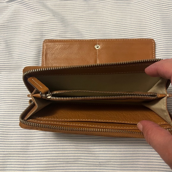 BANANA REPUBLIC leather wallet - Picture 3 of 4